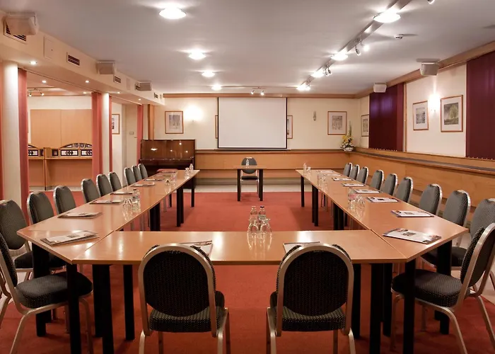 Kalvaria فندق غيور